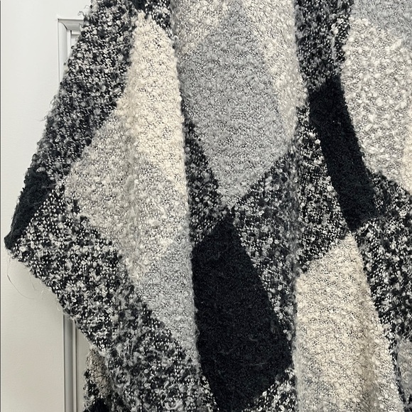 Woolrich Black Charcoal Light Gray Plaid Nubby Material Poncho Shrug - One Size - Picture 4 of 16